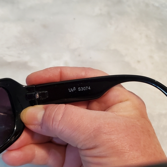 Smith Optics vintage black sunglasses polarized dark lenses, barely worn - Picture 6 of 9